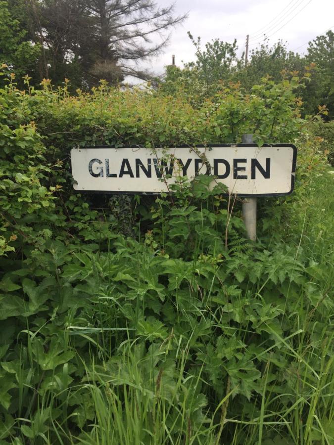 Welsh Country Cottage In Beautiful Village Llandudno Junction Buitenkant foto