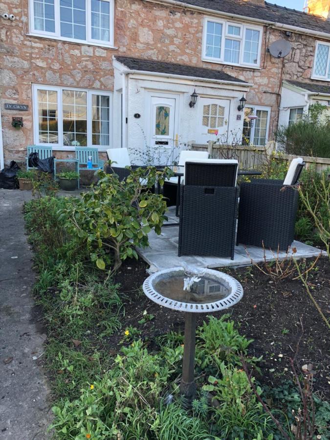 Welsh Country Cottage In Beautiful Village Llandudno Junction Buitenkant foto